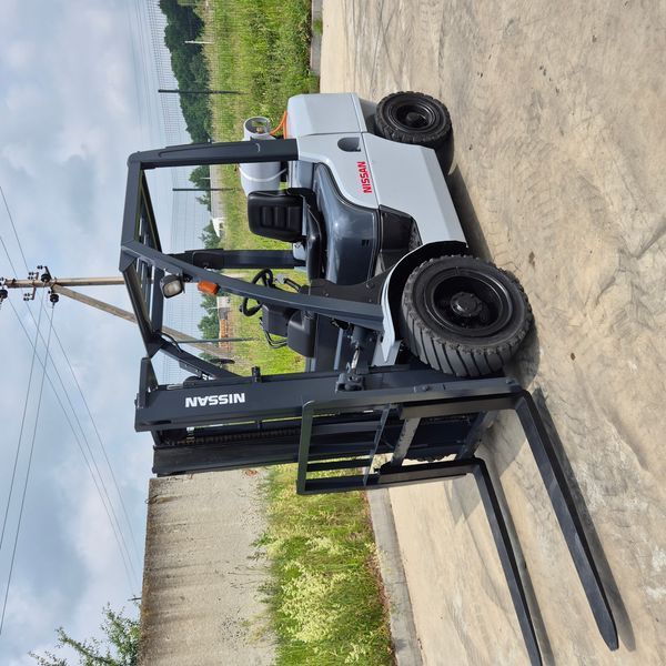 Погрузчик NISSAN UG1F2A30D NISSAN UG1F2A30D фото