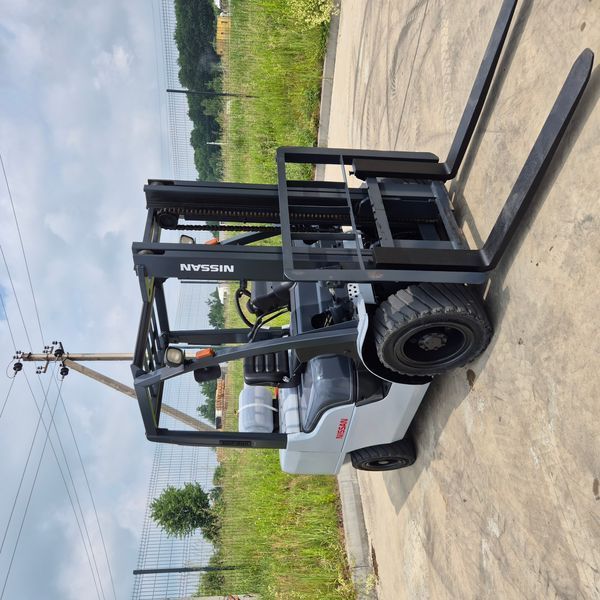 Погрузчик NISSAN UG1F2A30D NISSAN UG1F2A30D фото