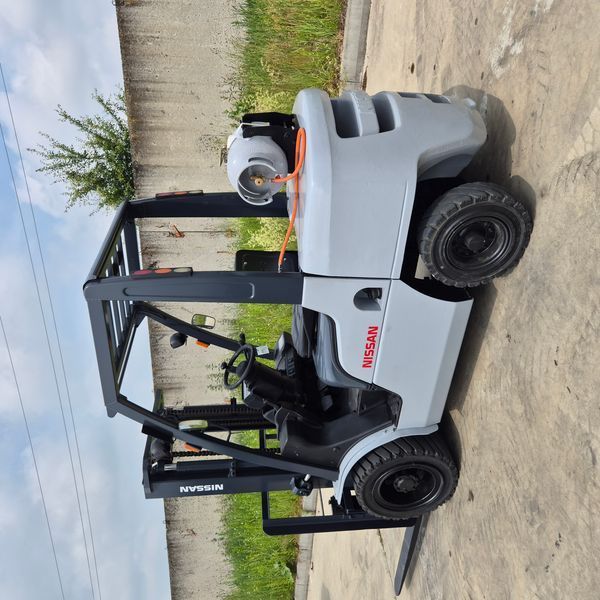 Погрузчик NISSAN UG1F2A30D NISSAN UG1F2A30D фото