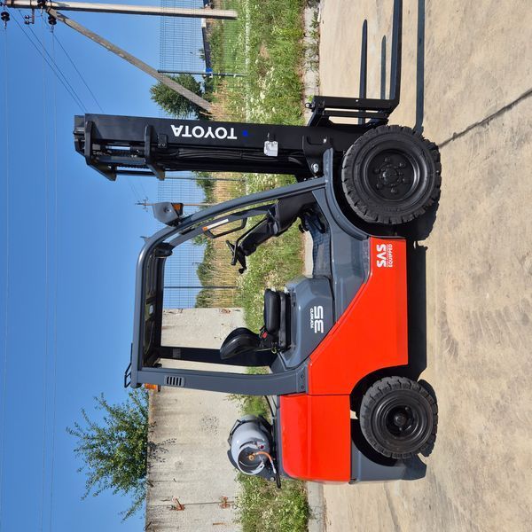 Навантажувач TOYOTA 02-8FGJF35 TOYOTA 02-8FGJF35 фото