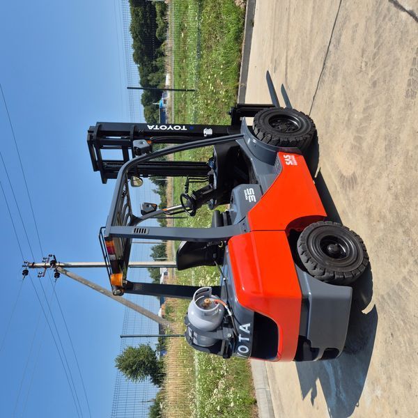 Навантажувач TOYOTA 02-8FGJF35 TOYOTA 02-8FGJF35 фото