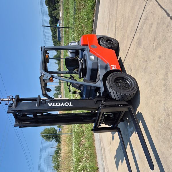 Навантажувач TOYOTA 02-8FGJF35 TOYOTA 02-8FGJF35 фото
