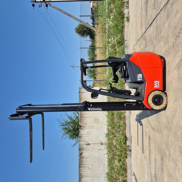 Погрузчик TOYOTA 7FBEST10 TOYOTA 7FBEST10 фото